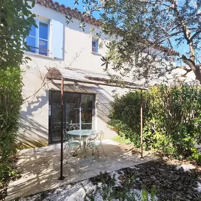 Cozy Home In Saint-Laurent-De-La-Ca With Wifi