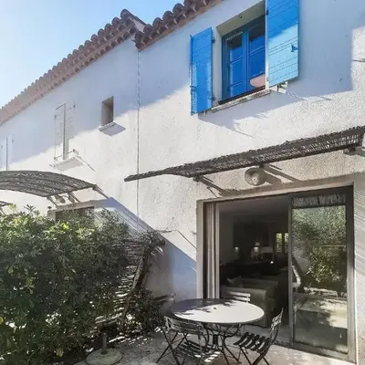 2 Bedroom Amazing Home In Stlaurent-De-La-Cabr
