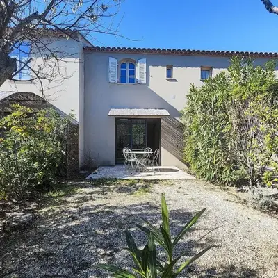 2 Bedroom Cozy Home In Saint-Laurent-De-La-Ca