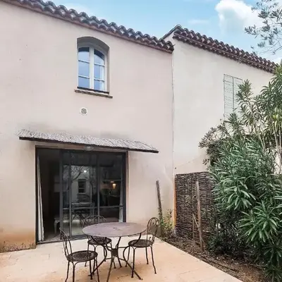 1 Bedroom Awesome Home In Saint-Laurent-De-La-Ca