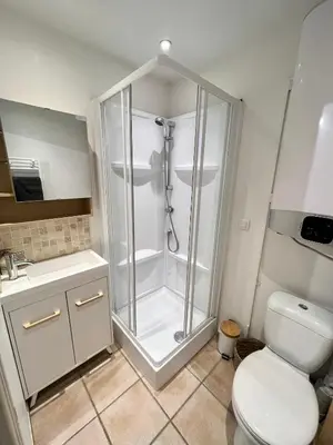 a bathroom with a shower and a toilet at Studio centre historique RDC - WIFI in Revel