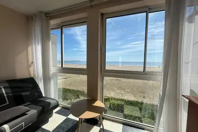 a living room with a view of the beach at Spacious 60 m nest with sea view in Port-la-Nouvelle
