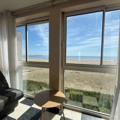 Spacious 60 m nest with sea view