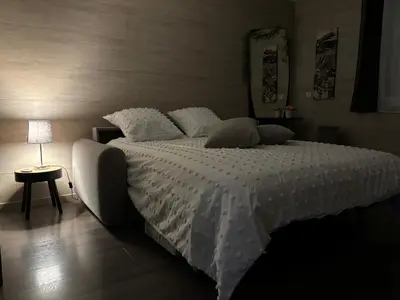 a bedroom with a large bed with white sheets and pillows at Studio 2 personnes in Vinassan