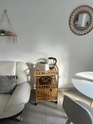 a living room with a chair and a table at Alba zen & spa in Villefranche-de-Lauragais
