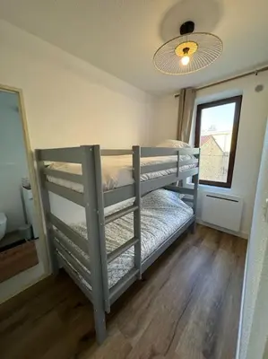 two bunk beds in a room with a window at Appartement centre historique in Narbonne