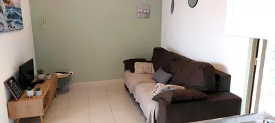 a living room with a brown couch in the corner at Vagues et Vignes Gruissan Appt T2 bien placé tout équipé WIFI avec parking privé in Gruissan