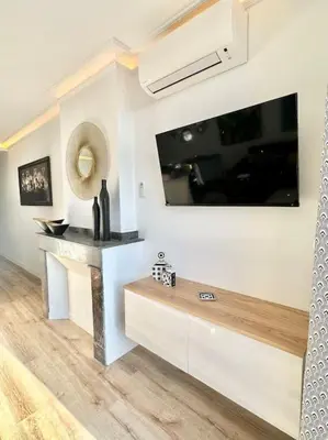 a living room with a fireplace and a tv on the wall at Élégance Lauragaise * Wifi * Netflix * Terrasse in Villefranche-de-Lauragais