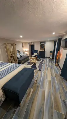 a bedroom with a bed and a living room at Studio 35m², Terrasse & Cuisine proche Carcassonne in Montclar