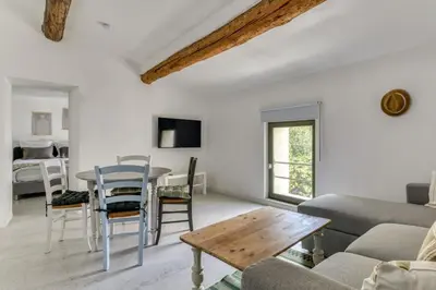 a living room with a table and a couch at Le Dichondra Wifi Proche des Pontons in Peyriac-de-Mer