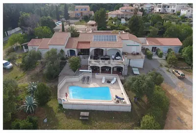 an aerial view of a house with a swimming pool at Gite de l'Etang proche des Grands Buffets in Narbonne