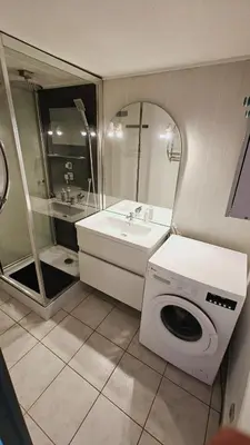 a bathroom with a washing machine and a sink at pavillon 45m2, 2 Chambres, 1 salon cuisine, 1sdb in Gruissan