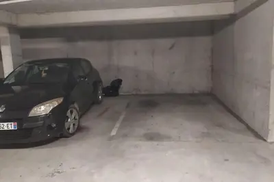 a black car parked in a parking garage at Le Rimini Terrasse Wifi Parking privé in Narbonne