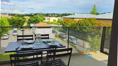 a patio with a table and chairs on a balcony at L'évasion Carcassonnais avec Terrasse 2 places de Parking privée in Carcassonne