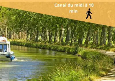 a man riding a boat down a river with trees at Le cocon centre ville au calme Oc Keys 34 in Castelnaudary