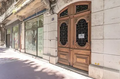 a large wooden door on the side of a building at Hypercentre - Proche Parking Gratuit - Fibre - Calme in Narbonne