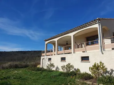 a building with a balcony on the side of it at Le Gîte de Berignac in Antugnac