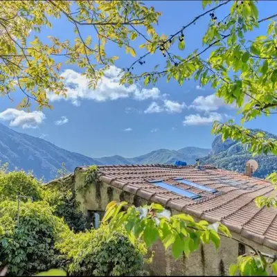 Secluded home in Le Caunil