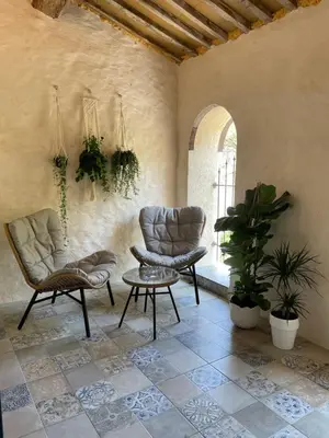 a living room with two chairs and a table at Appartement standing proche plage in Fitou