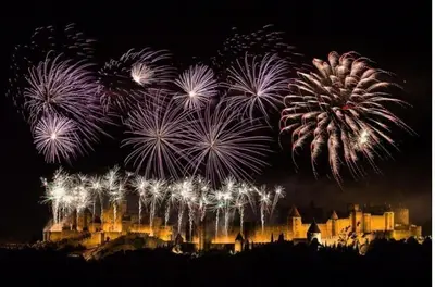 a display of fireworks in front of a castle at Le Charmant Boisé - T2 Centre Ville 7 min Cité Médiévale in Carcassonne