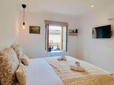 a bedroom with a bed with two towels on it at Le Rendez Vous - 4 étoiles - parking gratuit in Carcassonne