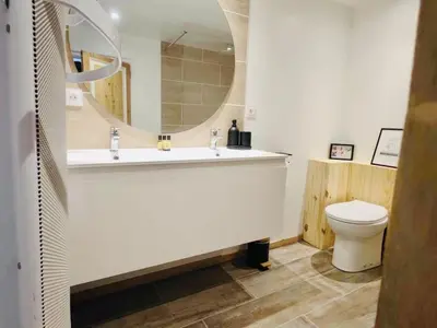 a bathroom with a white sink and a toilet at Le Rendez Vous - 4 étoiles - parking gratuit in Carcassonne
