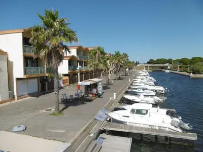 a group of boats docked at a marina in the water at T2 cabine climatisé avec piscine, parking privé, proche port et commerces, idéal 4-5 pers. - FR-1-796-9 in Gruissan