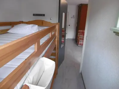 a bedroom with a bunk bed and a hallway at T2 cabine climatisé avec piscine, parking privé, proche port et commerces, idéal 4-5 pers. - FR-1-796-9 in Gruissan