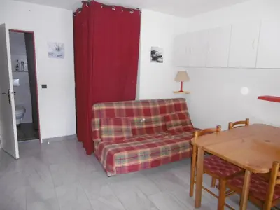 a living room with a couch and a table at T2 cabine climatisé avec piscine, parking privé, proche port et commerces, idéal 4-5 pers. - FR-1-796-9 in Gruissan