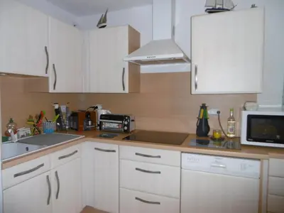 a kitchen with white cabinets and a sink and a microwave at Gruissan: T3, 4 Pers, Piscine, Parking, Proche Commerce, Environnement Calme, Accès Plage - FR-1-796-14 in Gruissan