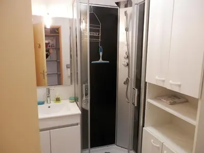 a bathroom with a shower and a sink at T2 RDC avec Terrasse, Piscine & Parking - Proche Vieux Village de Gruissan - FR-1-796-20 in Gruissan