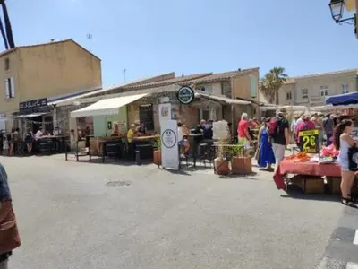 a group of people standing in a street market at Studio spacieux à Gruissan - Parking - Vue port - Proche plage - FR-1-796-29 in Gruissan