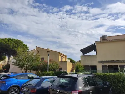 a group of cars parked in a parking lot at Gruissan: T2 Mezzanine 6 pers, proche plage, parking privé - FR-1-796-35 in Gruissan