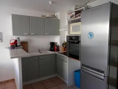 Gallery image of Villa Climatisée à Gruissan, Proche Plage Grazel, 6 Pers, Parking Privé, Terrasse, Équipée - FR-1-796-70 in Gruissan