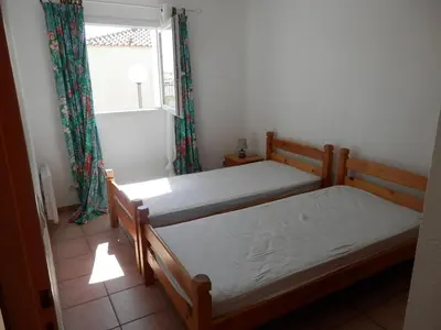 Gallery image of Villa Climatisée à Gruissan, Proche Plage Grazel, 6 Pers, Parking Privé, Terrasse, Équipée - FR-1-796-70 in Gruissan