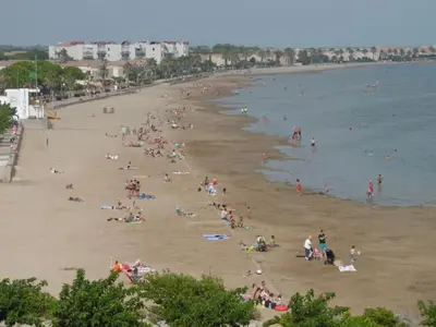 Gallery image of Villa Climatisée à Gruissan, Proche Plage Grazel, 6 Pers, Parking Privé, Terrasse, Équipée - FR-1-796-70 in Gruissan