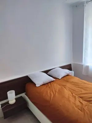a bed with two pillows on it in a room at Charmant T2 au cœur de Narbonne in Narbonne