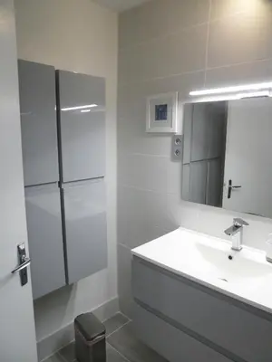 a white bathroom with a sink and a mirror at La Courtine, centre historique Narbonne in Narbonne