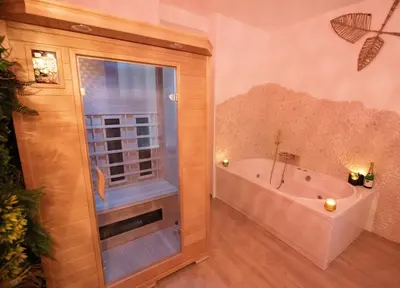 a bathroom with a bath tub and a window at Tout confort ! Balnéo, Sauna, Cinéma, Climatisation, Parking, WiFi in Carcassonne