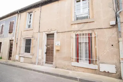 an old building on the side of a street at Tout confort ! Balnéo, Sauna, Cinéma, Climatisation, Parking, WiFi in Carcassonne