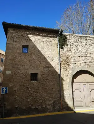 a brick building with a door and a window at Escape Game & Room - Cathédrale - Grands Buffets - Narbonne in Narbonne