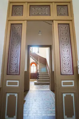 an entrance to a house with a door and stairs at Appartement du Forum,La gare, 50 m2 , Climatisation, Garage, Cour in Narbonne
