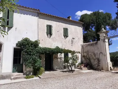 a large white building with green shutters at Location maison de campagne 5 personnes in Quarante