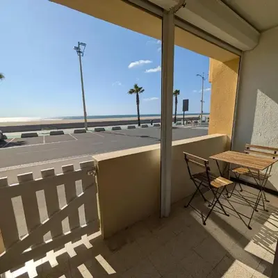 Appartement T2 Front de Mer avec Balcon et Parking – Confort et Activités à Proximité - FR-1-797-37