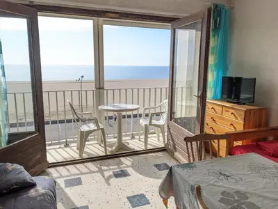 a bedroom with a balcony with a view of the beach at Port-la-Nouvelle : Studio front de mer, 4 pers, parking inclus - FR-1-797-32 in Port-la-Nouvelle