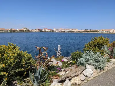 a garden with a view of a body of water at Belle Villa T3 Mezzanine, à 450m Plage, 5 Pers, Terrasse, Jardin, Garage & Parking - FR-1-797-33 in Port-la-Nouvelle