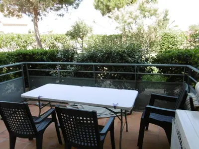 a white table and chairs on a patio at T3 Climatisé RDC avec Terrasse, Parking, Proche Activités - Port-la-Nouvelle - FR-1-797-30 in Port-la-Nouvelle