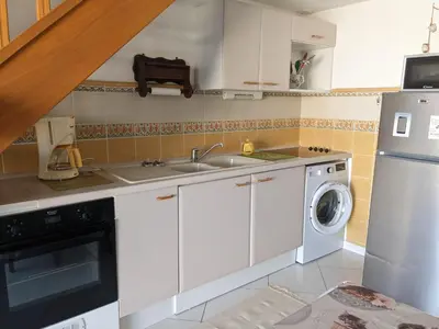 a kitchen with a sink and a washing machine at Villa T2 Mezzanine Climatisée avec Cour - 6 Pers - Parking - Proche Plage - Meublé Tourisme 1* - FR-1-797-44 in Port-la-Nouvelle
