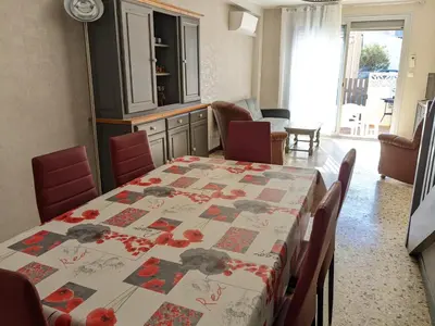 a living room with a couch and chairs and a table at Villa T3 climatisée, 57m², 5/6 pers, proche plage, rénovée, terrasse, parking, quartier animé - FR-1-797-48 in Port-la-Nouvelle
