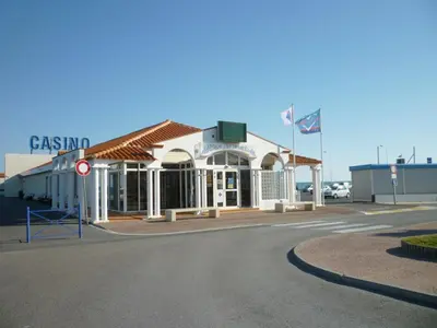 a gas station on the corner of a street at Villa T2 climatisée, 5 pers, proche plage, cour, jardin, barbecue, parking, 2* Meublés Tourisme - FR-1-797-57 in Port-la-Nouvelle